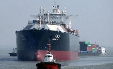 中国清洁能源运输船亮相，货舱容量达10万立方米，助力军事与全球能源运输