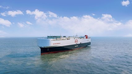 中集交付首艘7000车位汽车运输船，开启国际船舶运输新篇章
